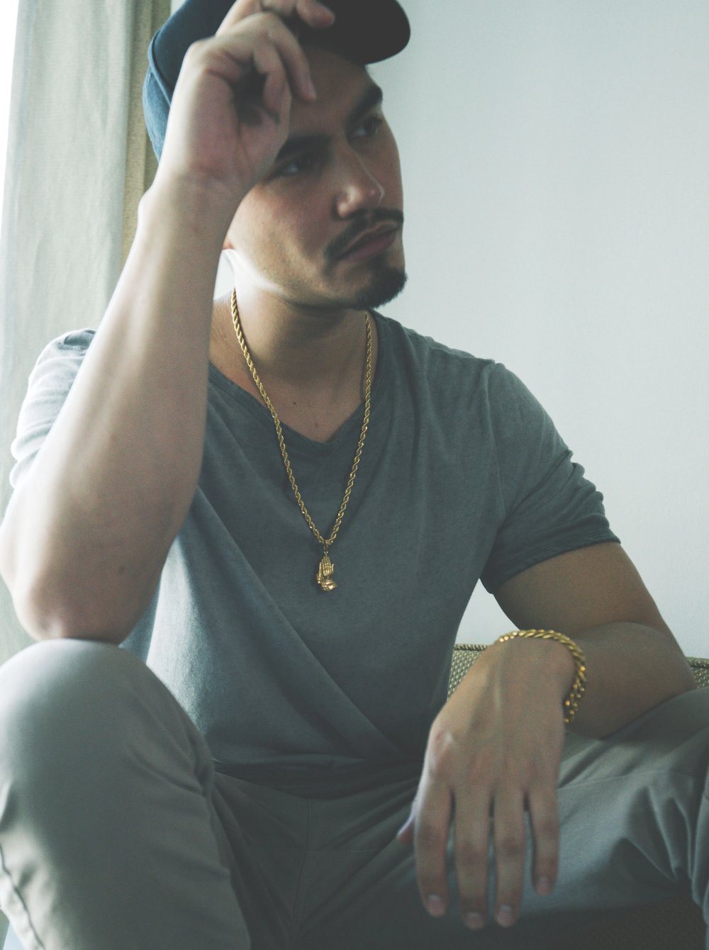 cold gold urban mens jewelry praying hands piece with rope chain gold pvd plating